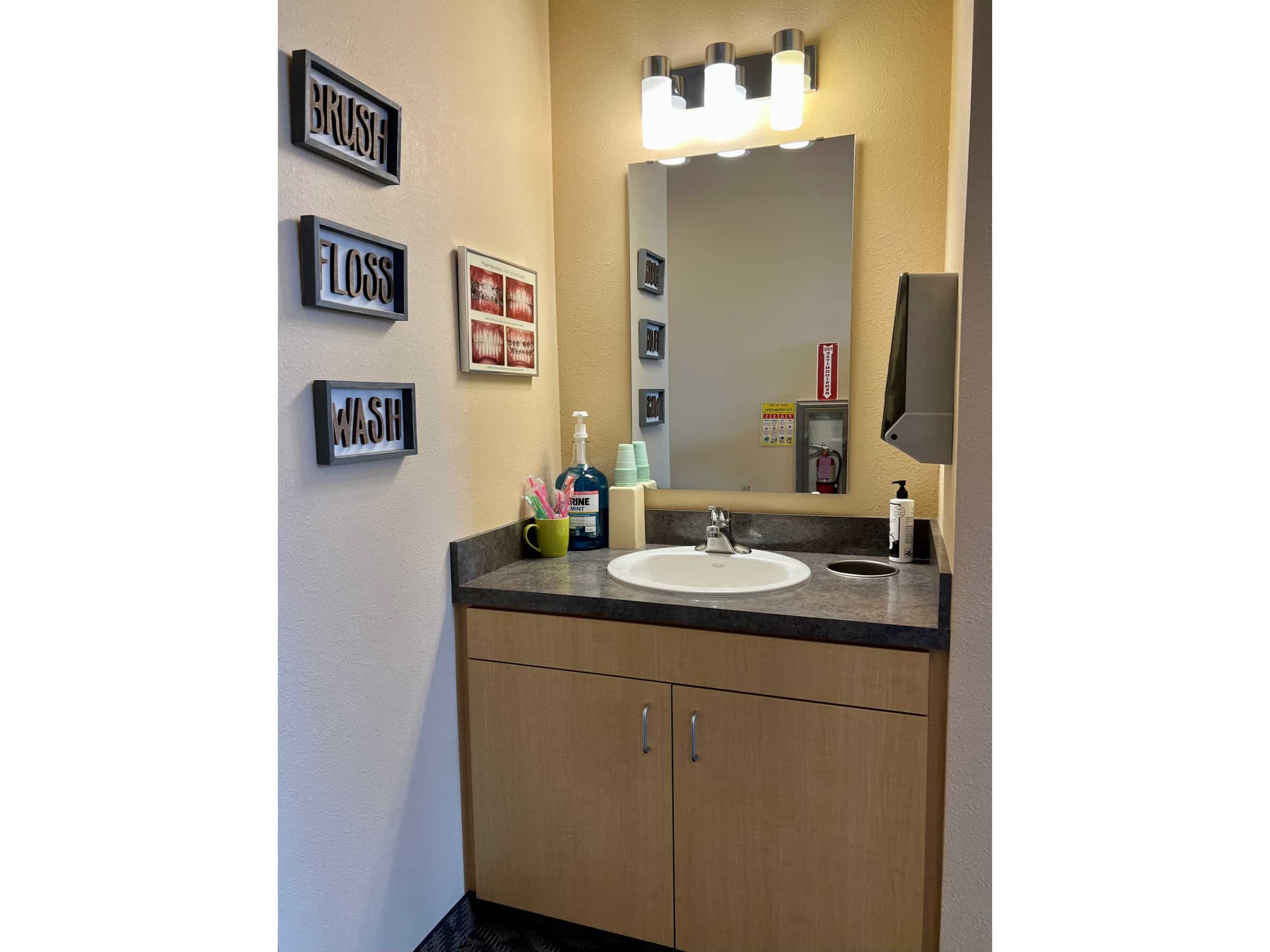 Tooth brushing sink